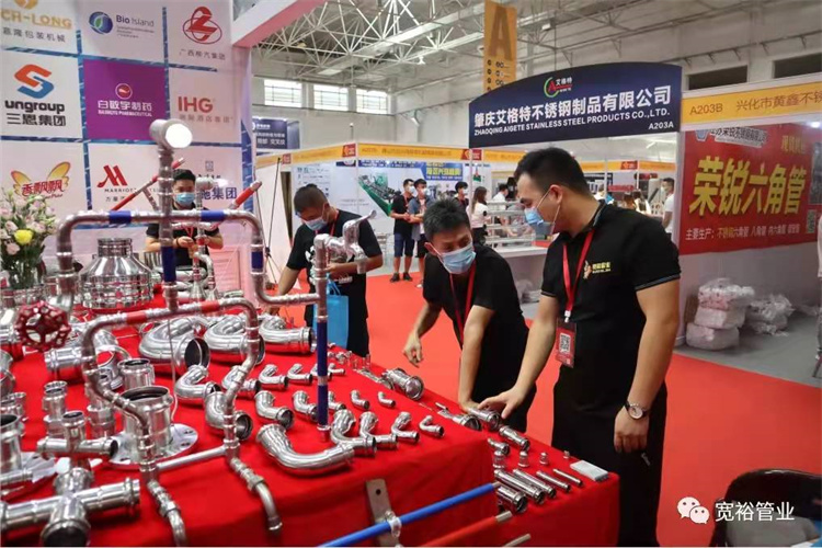 宽裕工程师对于华体会hth·(体育)(中国)官方网站水管配件的详细讲解,让客户更加详细的了解产品